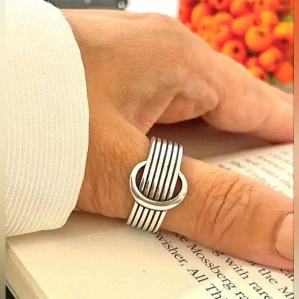 Silver circle ring - Picture 4 of 6